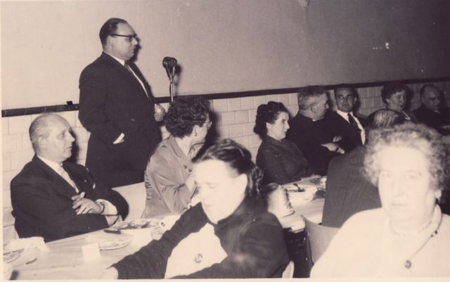 De microfoon deed het niet gedurende het ganse feest. Iedereen content.